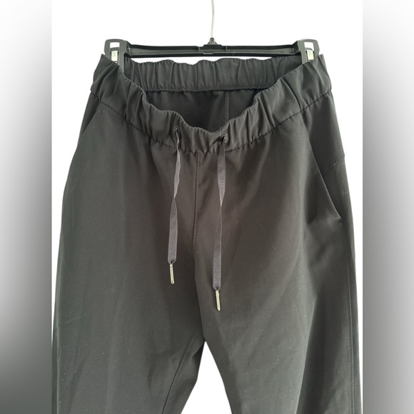 Lululemon Women’s Black Cropped Joggers Size 6 Athleisure Essential w/ pockets - Picture 3 of 6